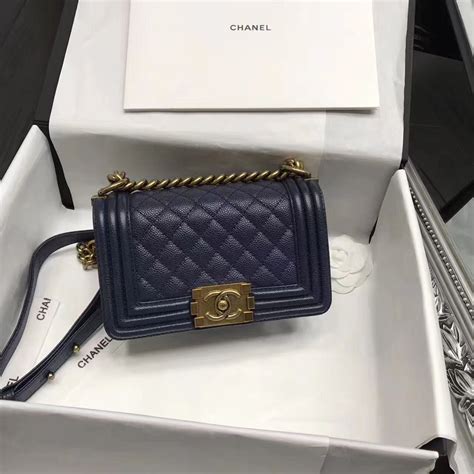 chanel le boy 20cm blue caviar